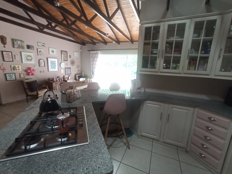 To Let 3 Bedroom Property for Rent in Kannoniers Park North West